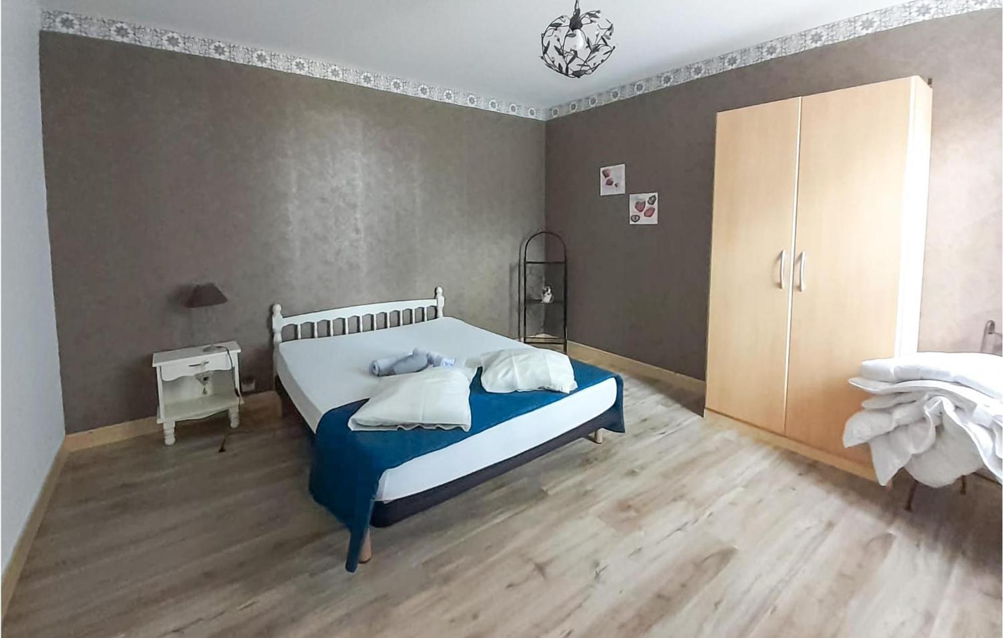 Gorgeous Home In Lavardac With Kitchen Luaran gambar